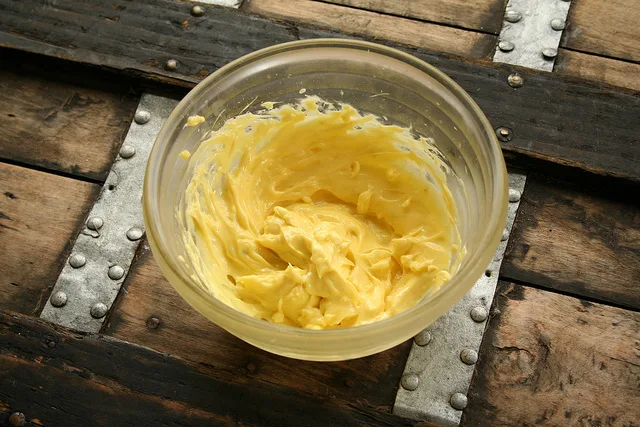 Recette de mayonnaise maison au citron, à l'oeuf dur, aux blancs en neige