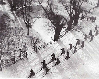 Arcadi Shaikhet. El ejército rojo marchando sobre la nieve, 1928