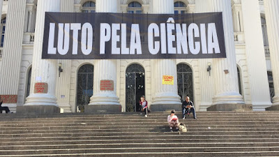 https://cbncuritiba.com/pesquisa-pode-parar-diz-ufpr-sobre-risco-de-cortes-em-bolsas-capes/