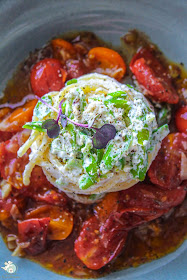 Spaghetti mit Bohnen, Ricotta und Tomatensoße