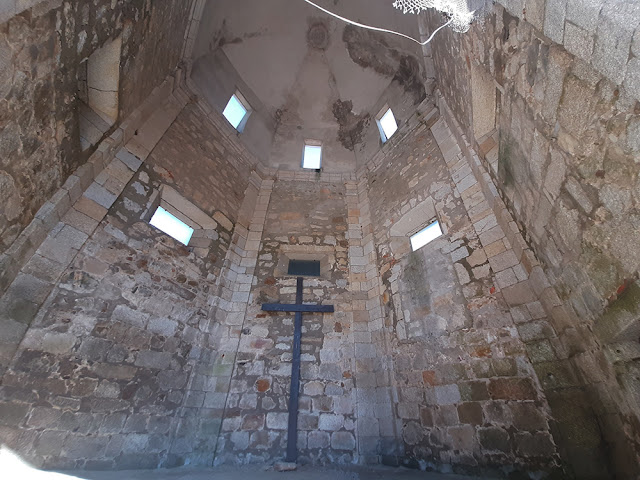 ruínas de igreja no Forte de São João da Foz