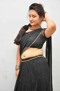 Janani-Reddy-navel-show-picture