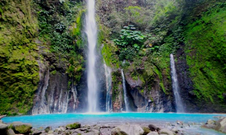 19 Curug (Air Terjun) di Bogor yang Lagi Hits Dikunjungi