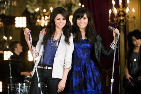 selena gomez and demi lovato on barney pictures. demi lovato on arney with