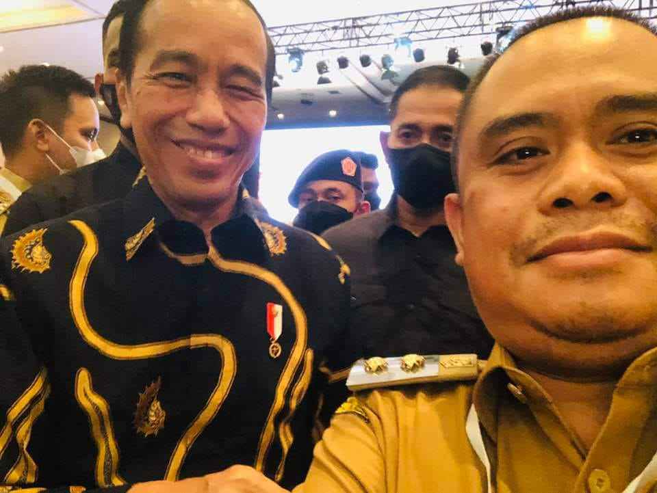 Wakil Bupati Kayong Utara Haji Effendi Ahmad bersama Presiden Jokowi