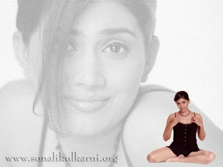 Sonali Kulkarni shows her legs