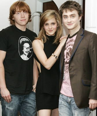 Emma Watson en Mini Vestido Photocall OOTP