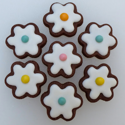 Mini Flower Cookies by Nina's Show & Tell