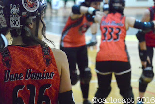 Crimson Vipers, squadra di Bergamo Roller Derby stracciano le Breaking Bears di Berlino foto di Carlo Capotorto