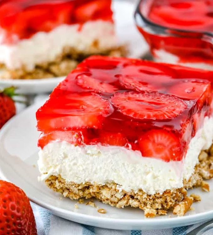 Strawberry Pretzel Salad Frozen