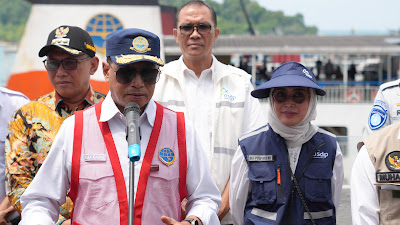 Tinjau Pelabuhan Merak, Menhub Budi Karya Sumadi  : Arus Penyeberangan Jawa-Sumatera Terpantau Lancar
