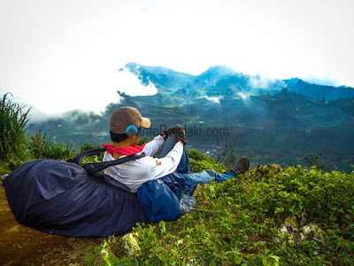 Gunung Prau terletak di dataran tinggi Dieng, Wonosobo, Jawa Tengah