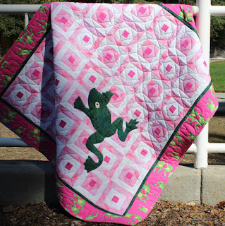 Frog-Quilt-Hoppy-Pink