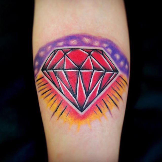 tatuagens femininas de diamantes