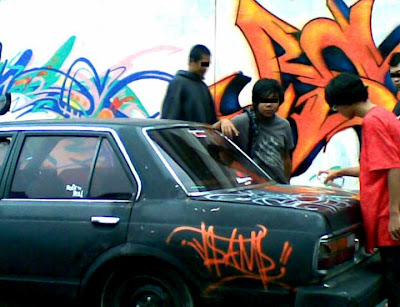 crime graffiti, graffiti car