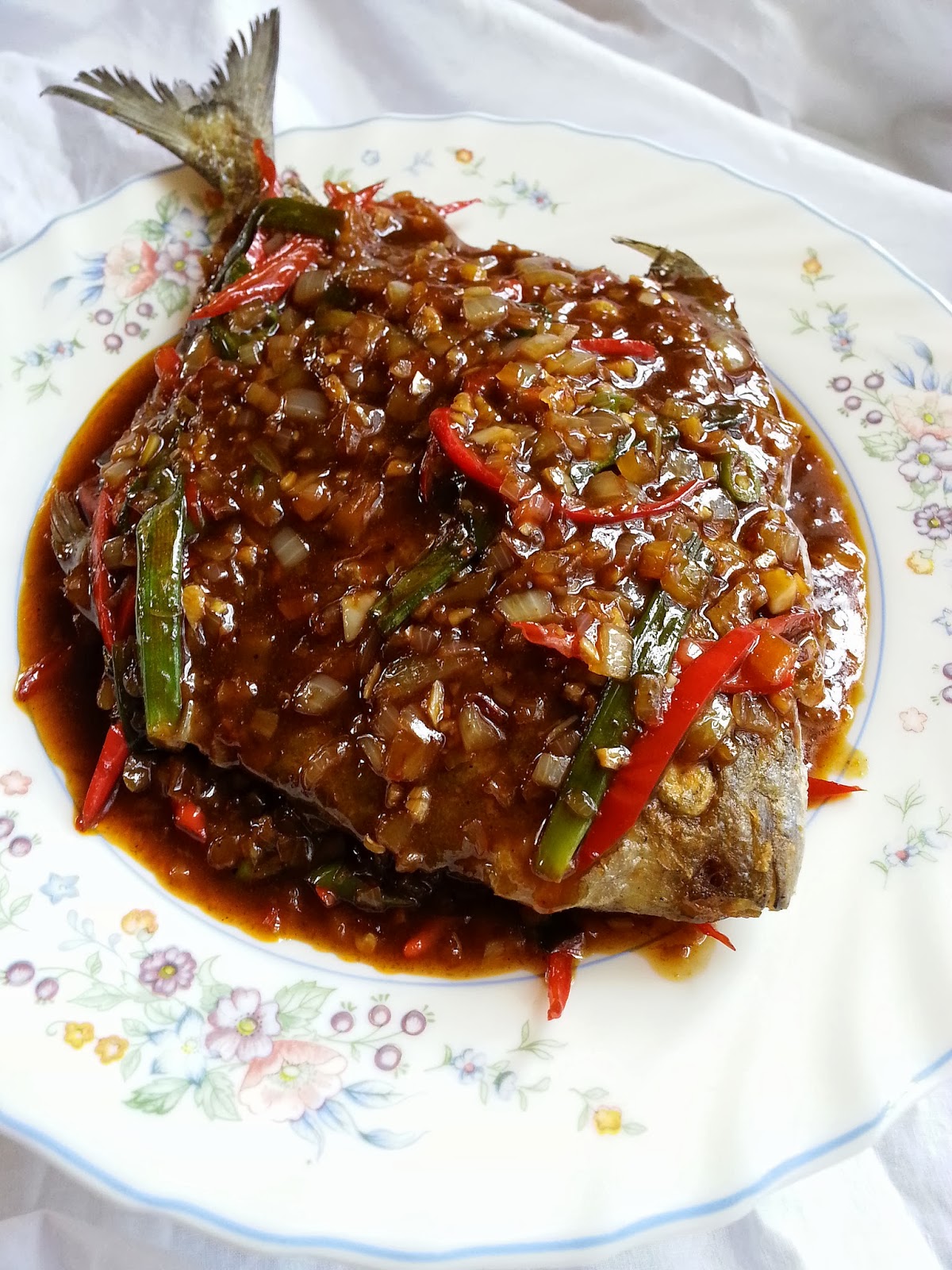 IKAN BAWAL MASAK HITAM