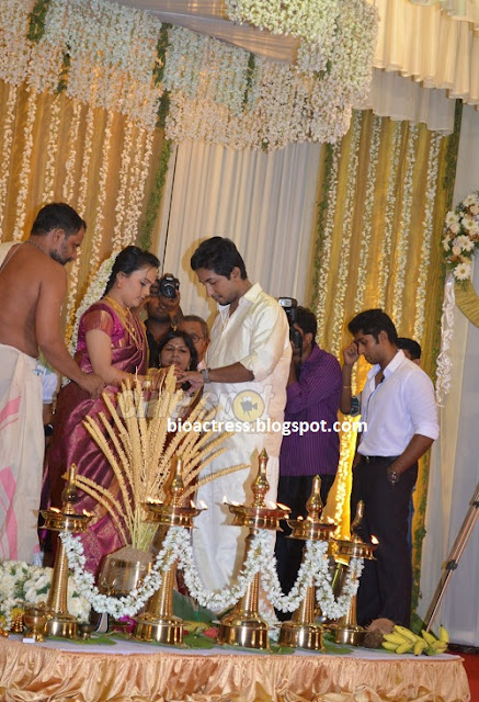 vineeth sreenivasan marriage ,wedding photos