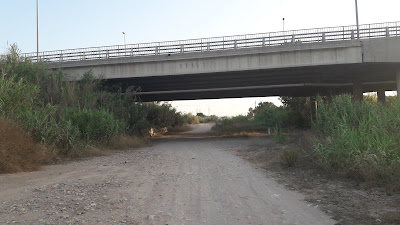 Tarragona a Cambrils seguint el GR-92, pont de l'autopvia A-7 paral·lel a la glera del Riu Francolí a Tarragona