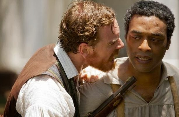 12-esclavitud-michael-fassbender-chiwetel-ejiofor-escena