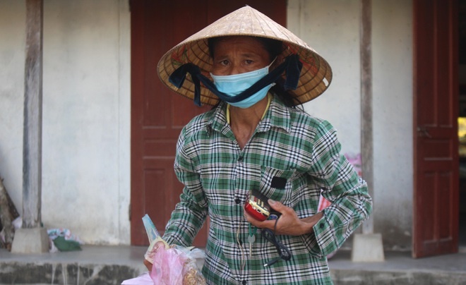 thuong-nguoi-cha-song-canh-mu-loa-van-phai-cham-soc-con-gai-ngo-nghech-7