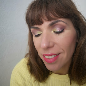 look amarillo y rosa ojos cerrados