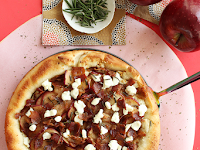 CARAMELIZED APPLE BACON PIZZA