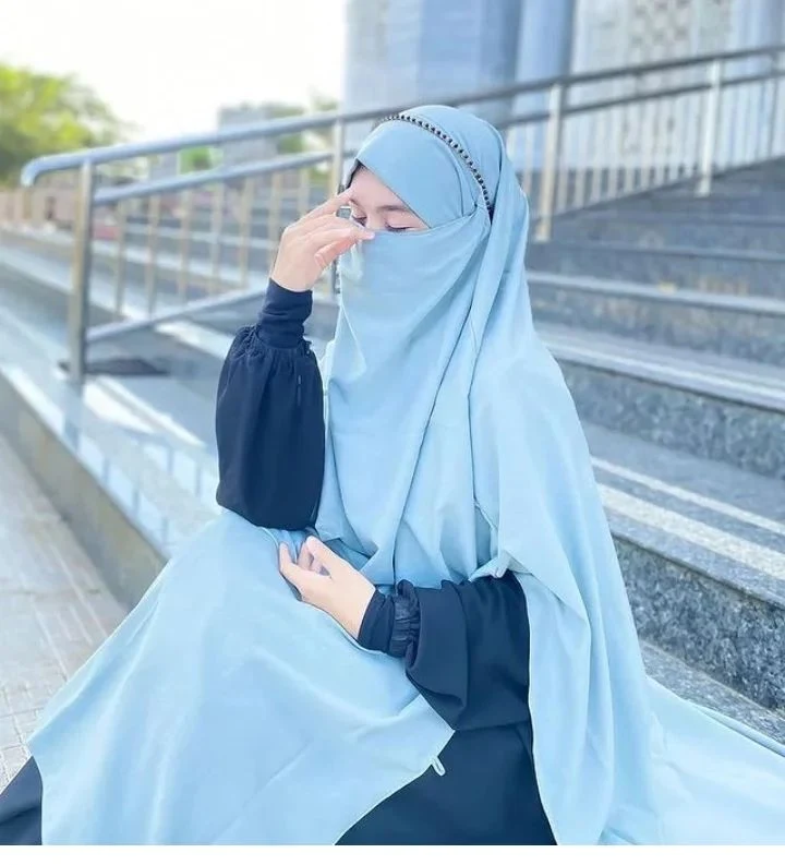 Stylish Hijab Gir