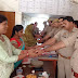 गाजीपुर में धूमधाम से बना रक्षाबंधन का त्यौहार; पुलिसकर्मियों को महिलाओं ने बांधी राखी