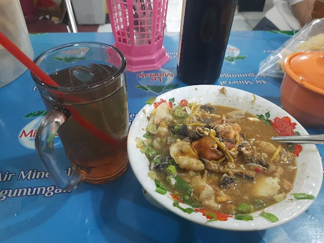 foto semangkok soto misdar purbalingga dan es teh tawar