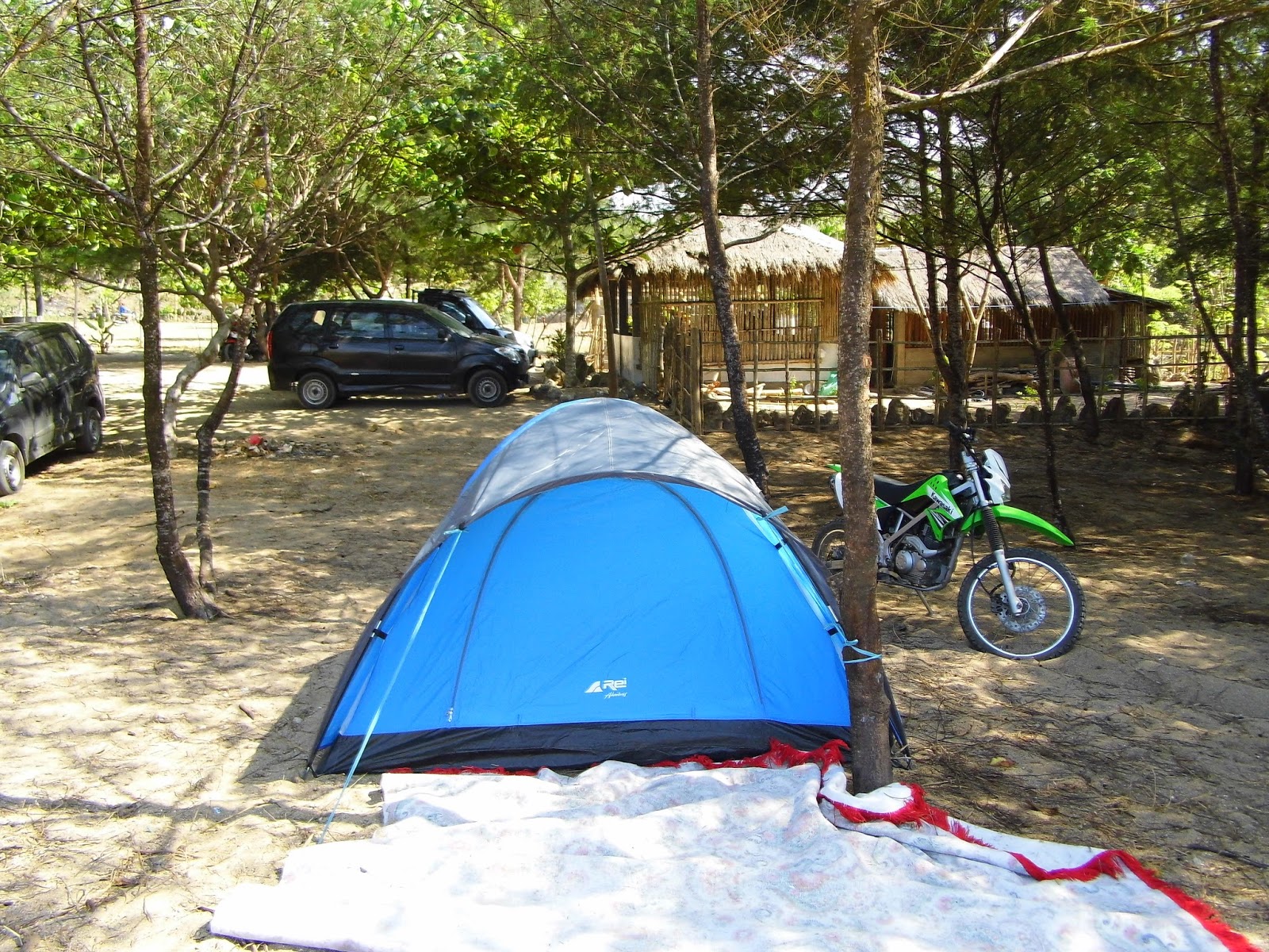 ZULVIA RUMAIDA SERUNYA CAMPING DI PANTAI PANGI BLITAR 