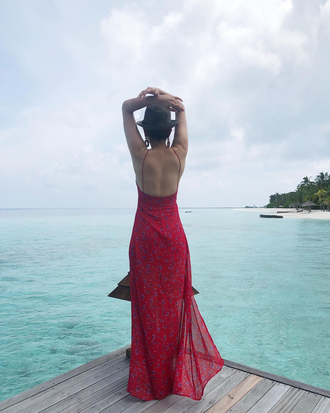 Celeb Pics: Kajal Honeymoon Pictures Red Hot