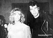 Olivia NewtonJohn et John Travolta lors de la première de GREASE à Los .