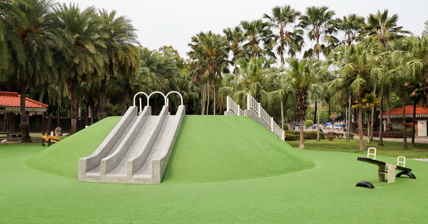 台中東區東峰公園(228紀念公園)兒童遊戲區、體訓場，綠意盎然休閒好去處