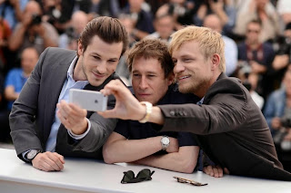 Le selfie de Gaspard Ulliel, Bertrand Bonello et Jérémie Renier au Festival de Cannes 2014
