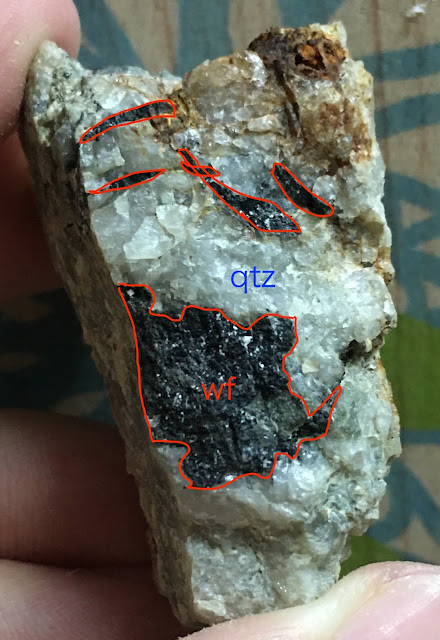 黑鎢礦於石英中