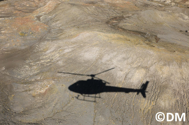 Photo aerienne de l'ombre de l'helicoptere White Island Nouvelle-Zélande