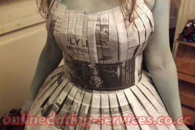 newspaperdresses2 BAJU YANG DI PERBUAT DARIPADA KERTAS