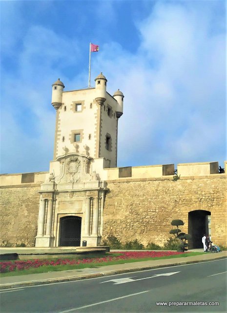 muralla fortificada de Cádiz casco antiguo