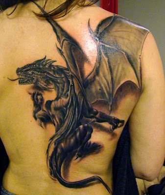 TATTOO DE DRAGON, TATUAJE DE DRAGON EN LA ESPALDA