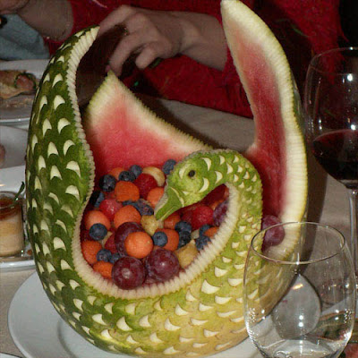 Unbelievable Art with Fruit Seen On coolpicturesgallery.blogspot.com