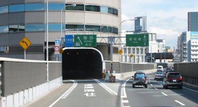 Jalan Tol Menembus Gedung Atasi Macet Jakarta