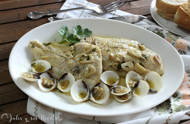 Filetes de merluza al ajillo. Julia y sus recetas