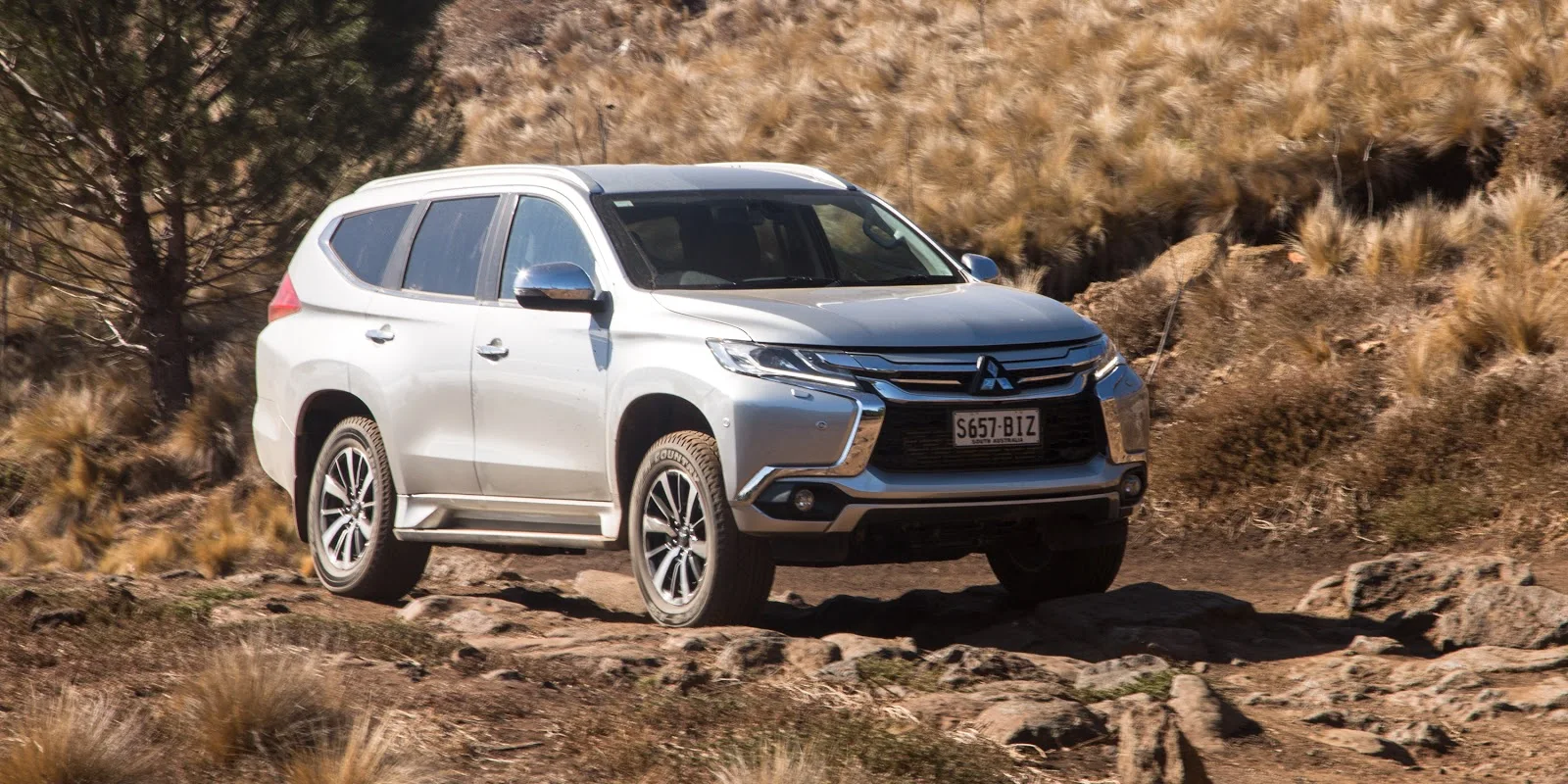  Đánh giá xe Mitsubishi Pajero Sport 2016