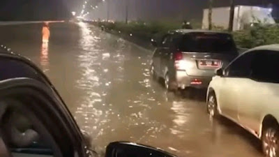 Tol Jakarta-Merak Direndam Banjir, Luapan Sungai Sabi Jadi Pemicunya