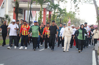 Acara Olahraga Bersama dan Jalan Sehat untuk merayakan Hari Jadi ke-67 Pemerintah Provinsi Kalimantan Barat. (Adpim Pemprov Kalbar/Borneotribun)