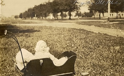 Postcard Azo diamonds Baby in carriage