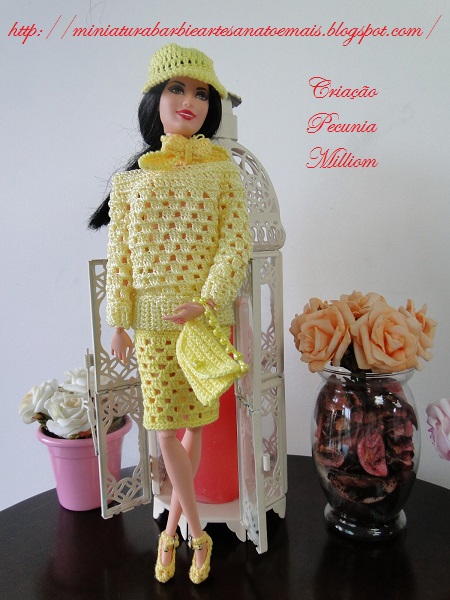 Roupa de crochê para Barbie criada por Pecunia MM