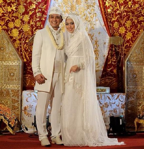 Pesta Pernikahan  Islami ala Oki  Setiana Dewi Inspirasi 