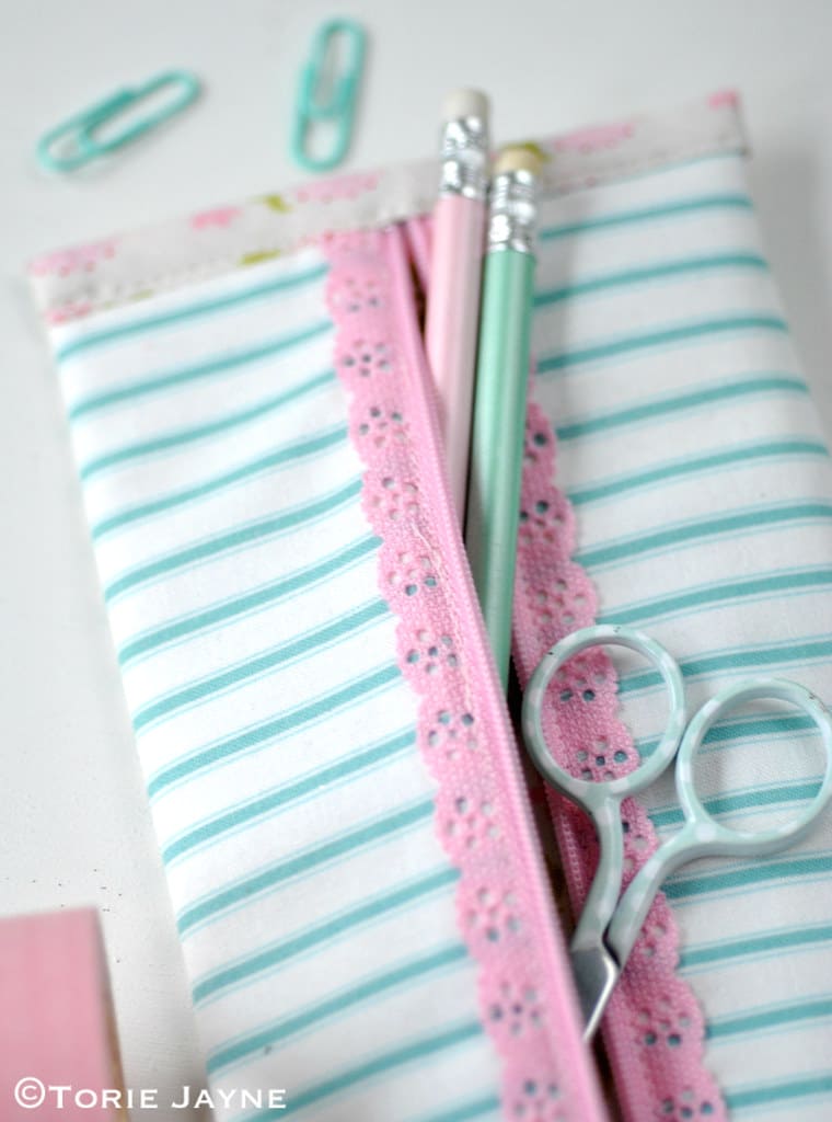 Pretty Lace Zip Pencil Case Tutorial