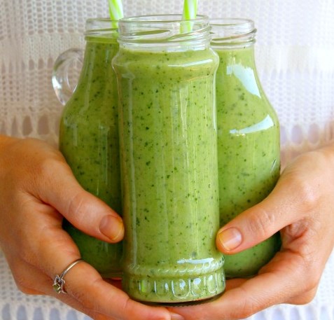 5 Minute Spinach Apple Green Smoothie #drinks #healthy